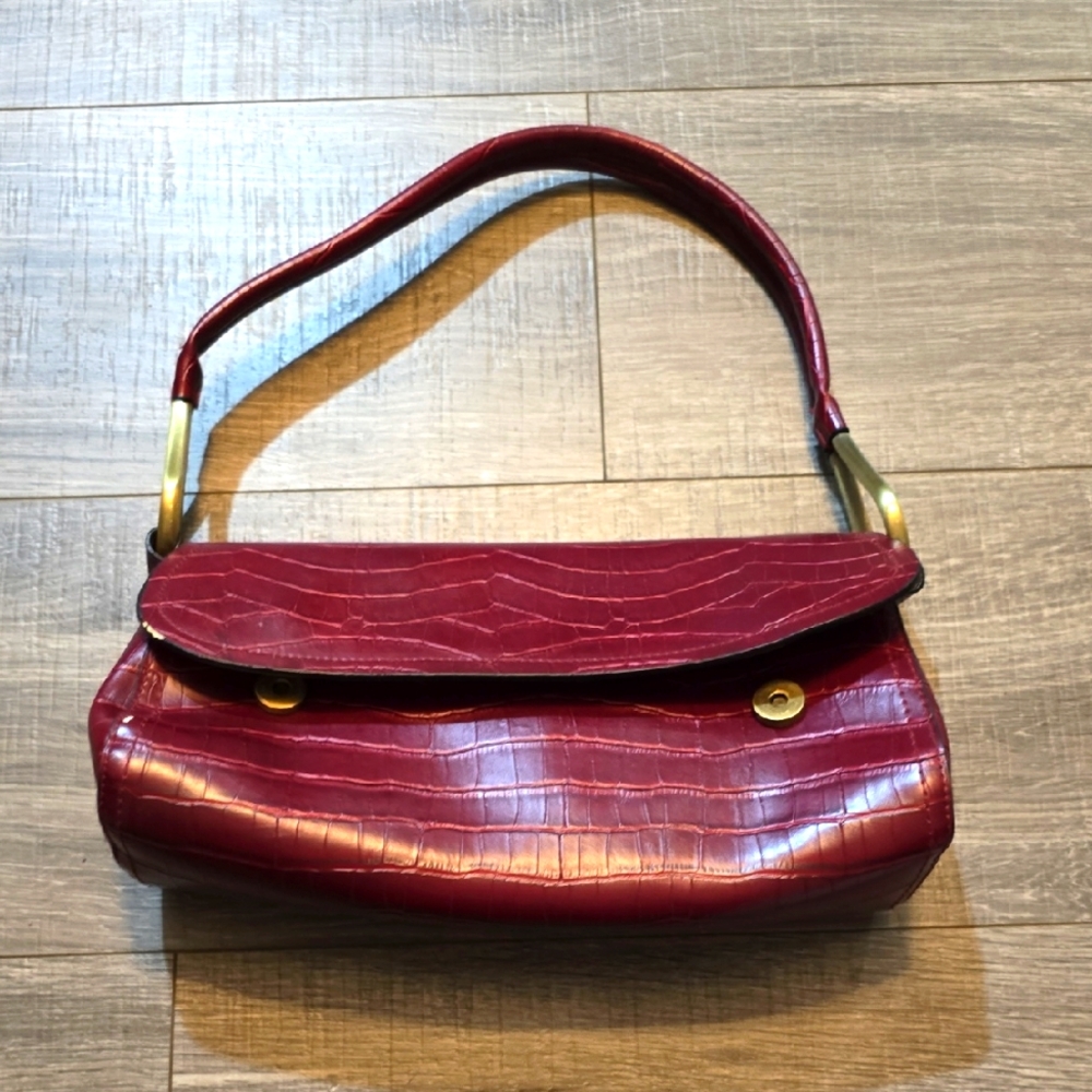 Bueno Red Shoulder Bag with Glossy Leather Finish